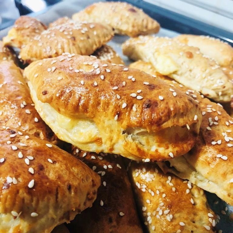בורקס גבינה מבצק שמרים