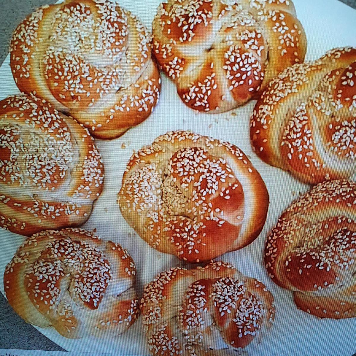 לחמניות בציפוי דבש ושומשום