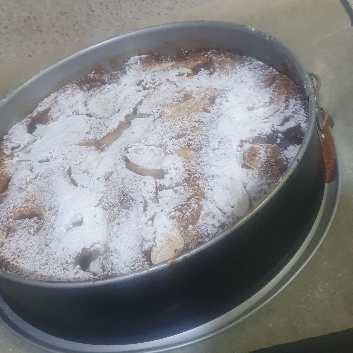 עוגת תפוחים ופלחי ריבת אפרסק