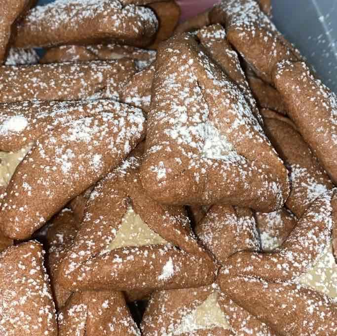 אוזני המן בשני צבעים