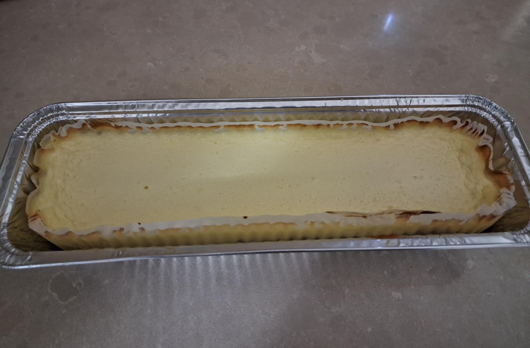 עוגת גבינה אפויה בקערה אחת ו-2 תבניות אינגליש קייק