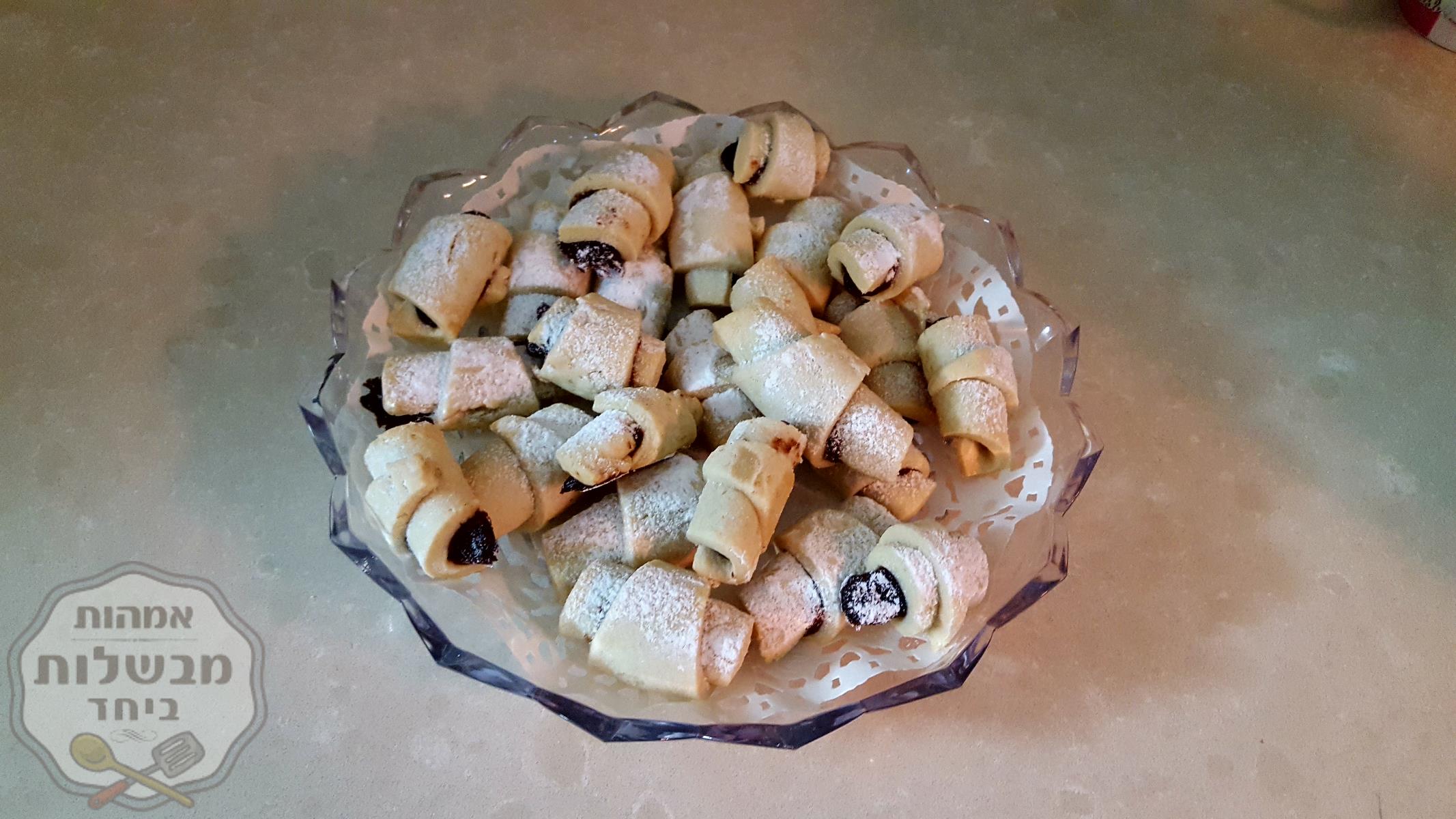 רוגלך במילוי שוקולד וממרח תמרים