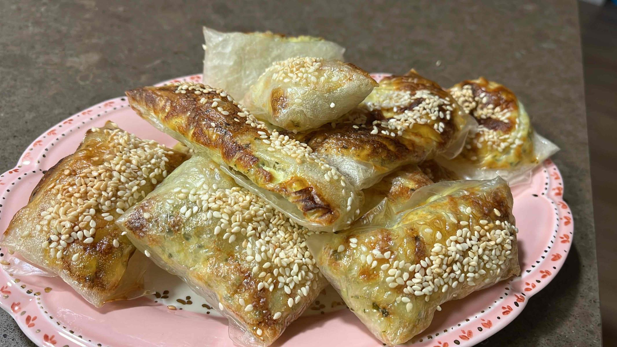 בורקס דפי אורז במילוי תרד