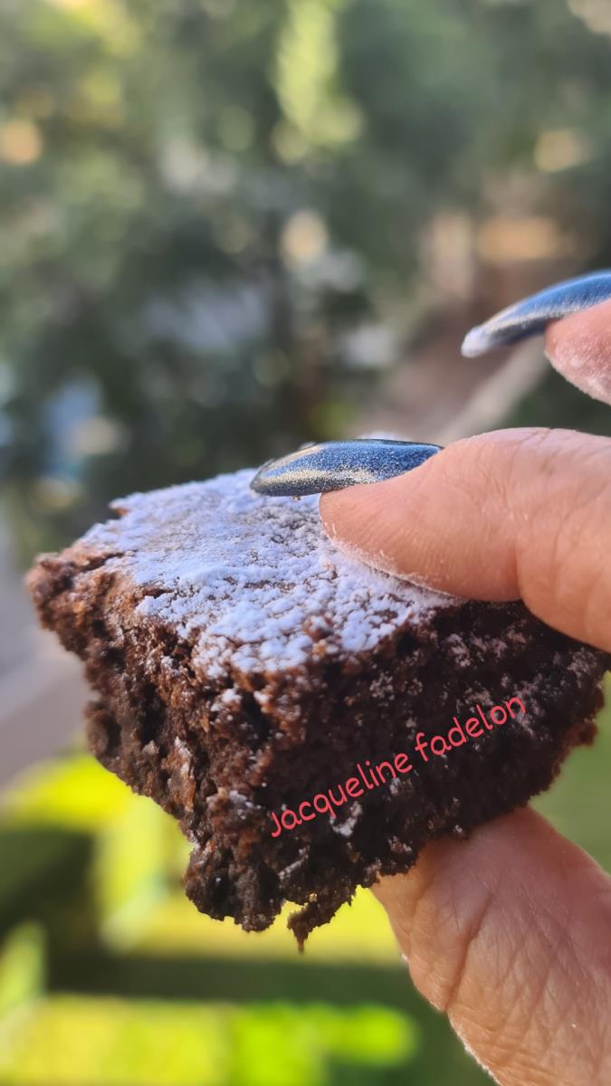 בראוניז שוקולד מריר ממחר שוקולד אגוזי לוז ומחית פרלינה 