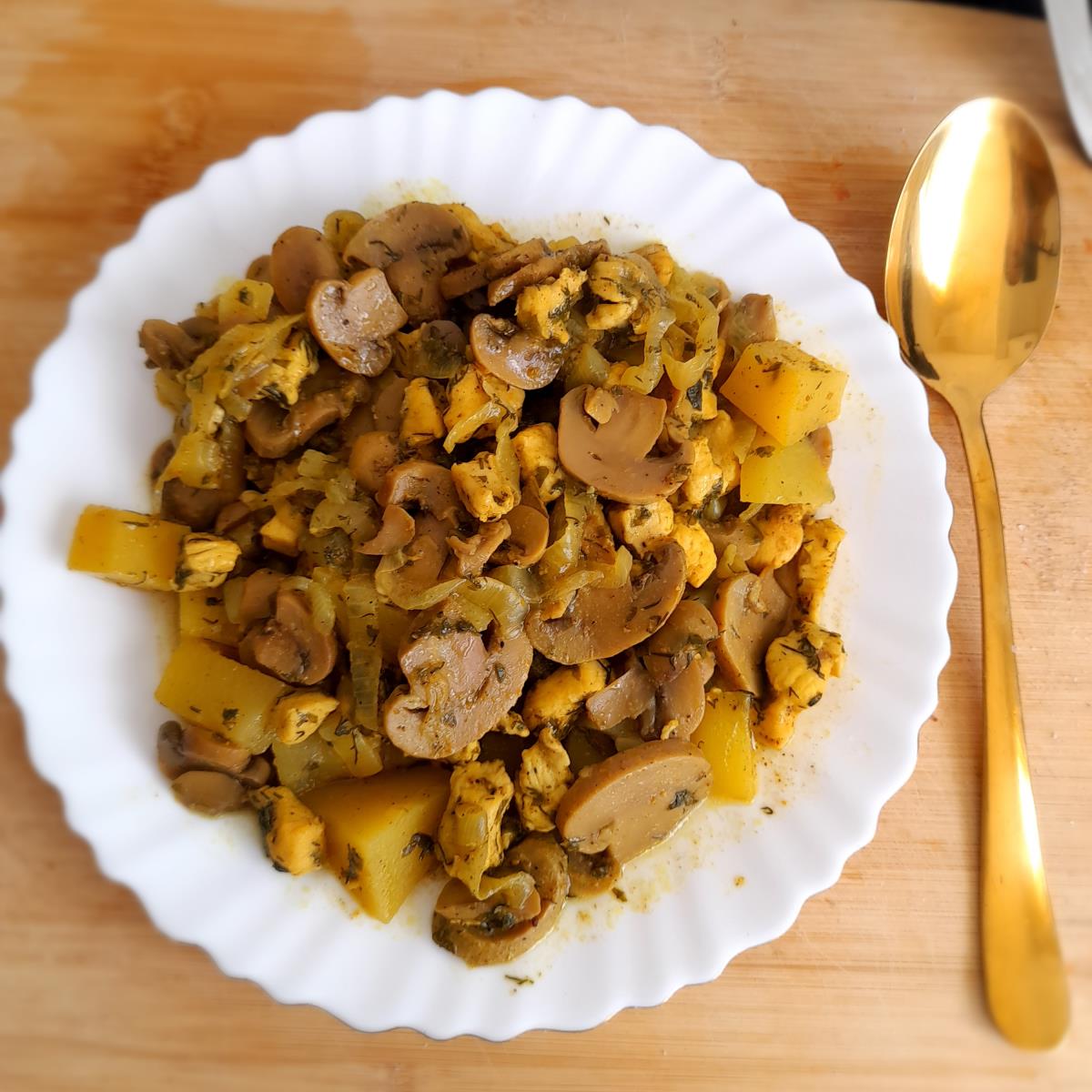תבשיל אגדי של חזה עוף פטיורות ,תפוח"א ובצל 🤤