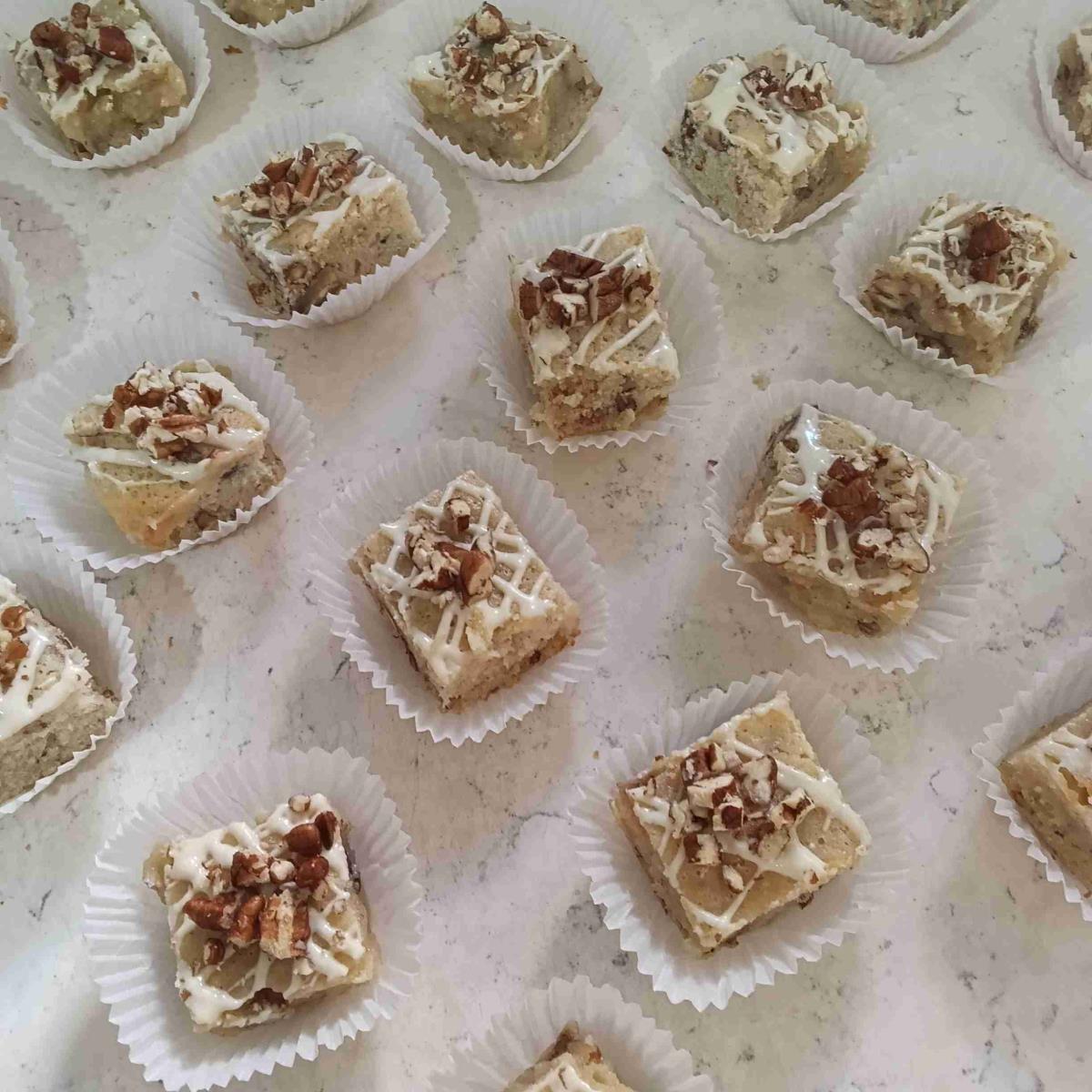 בראוניז שוקולד לבן ופקאנים