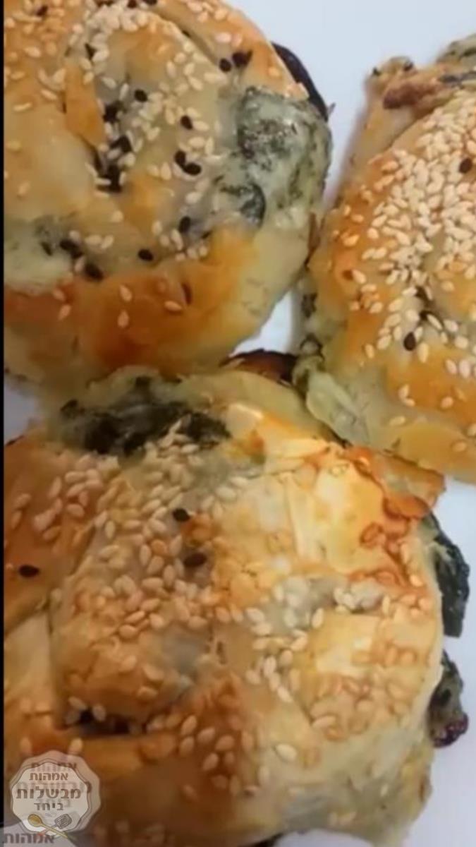 בצק פילו במילוי תרד וגבינות 