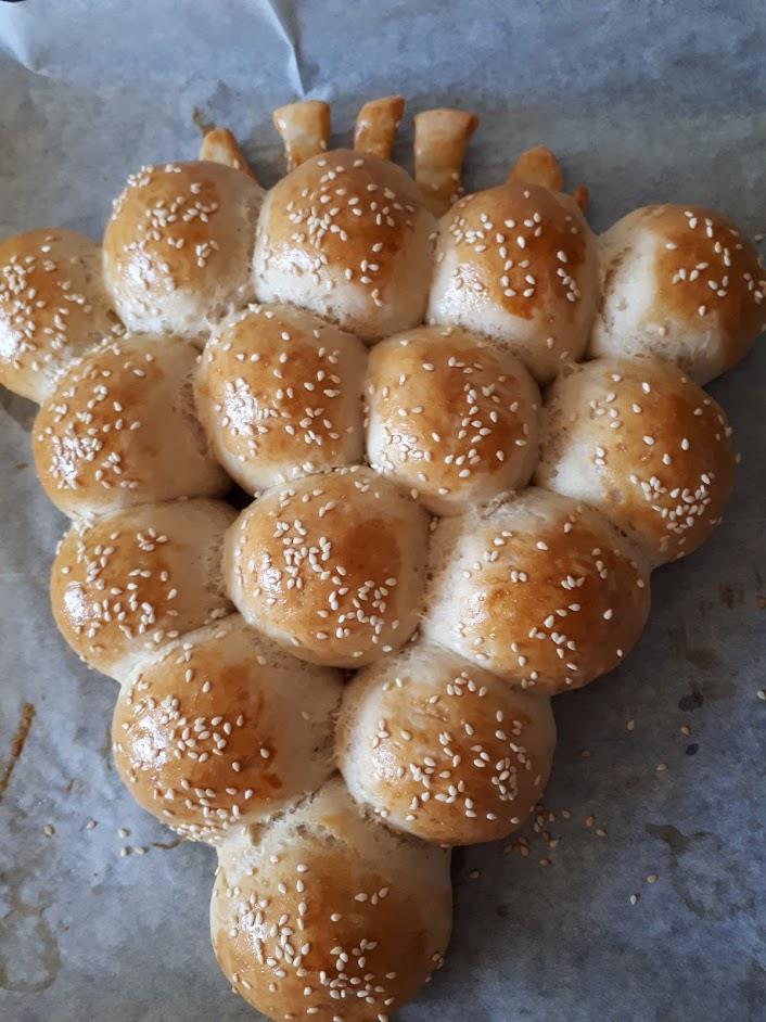לחם בצורת אשכול ענבים