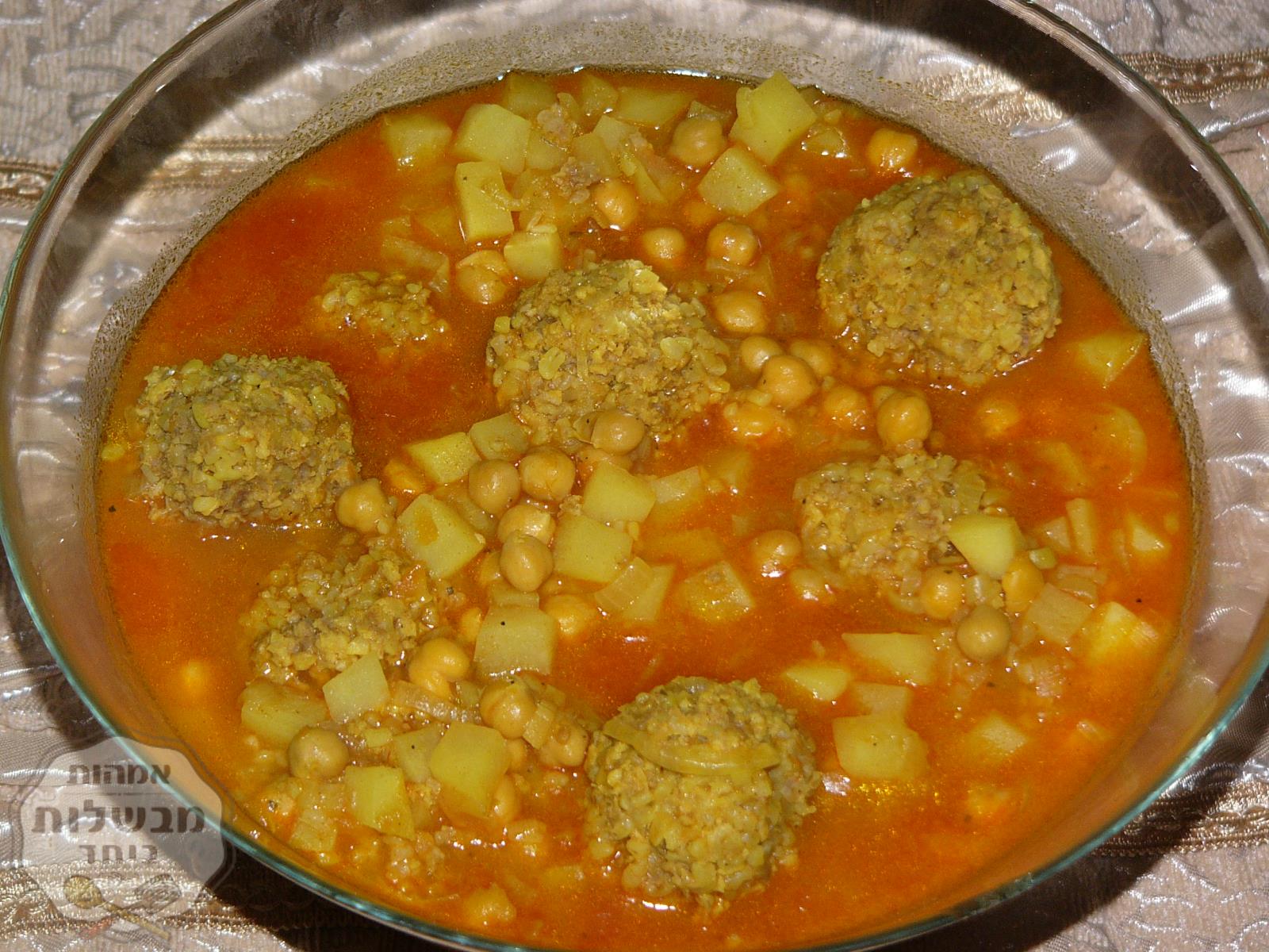 מרק חומוס ותפוחי אדמה עם כדורי בשר