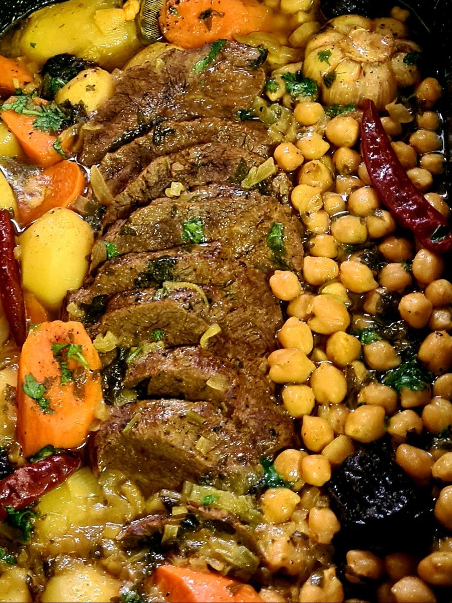 מניפת בקר עם חומוס תפו"א ובטטה