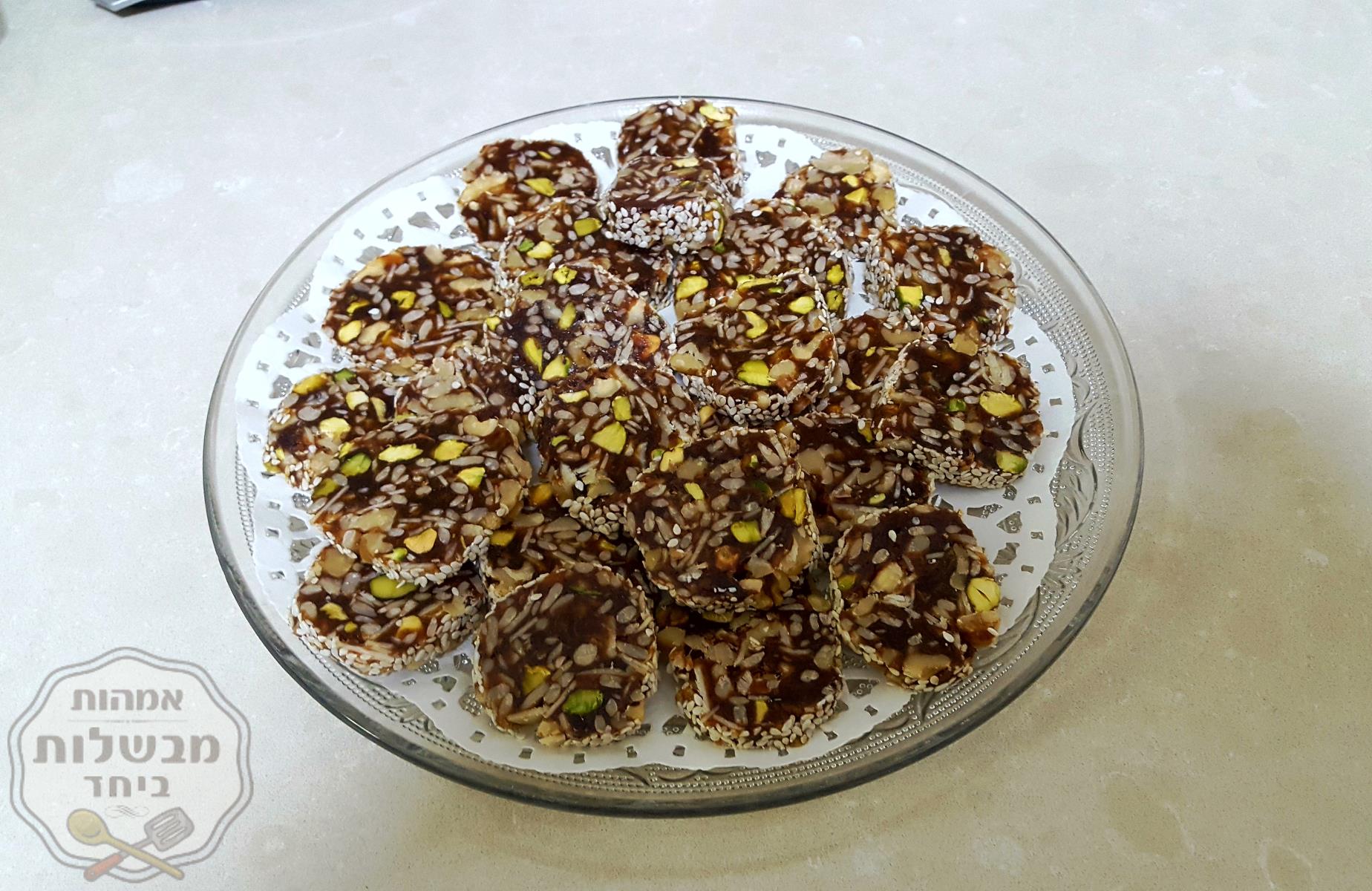 רולדת תמרים ופיצוחים