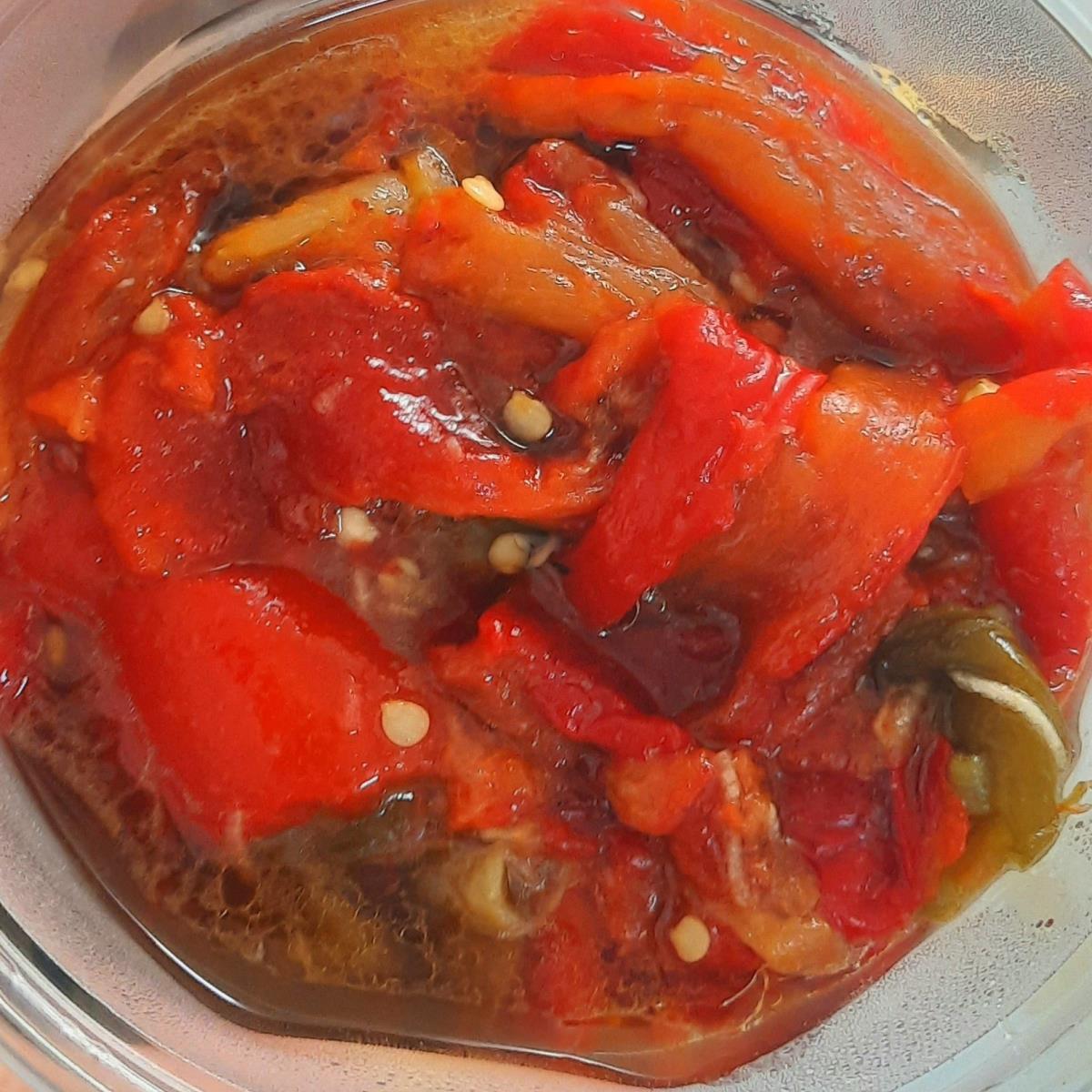 סלט גמבות גם חמוץ גם חריף גם מתוק🔥
פיצוץ של טעמים בתוך הפה שאי אפשר להפסיק עם חלה כמובן👌❤
