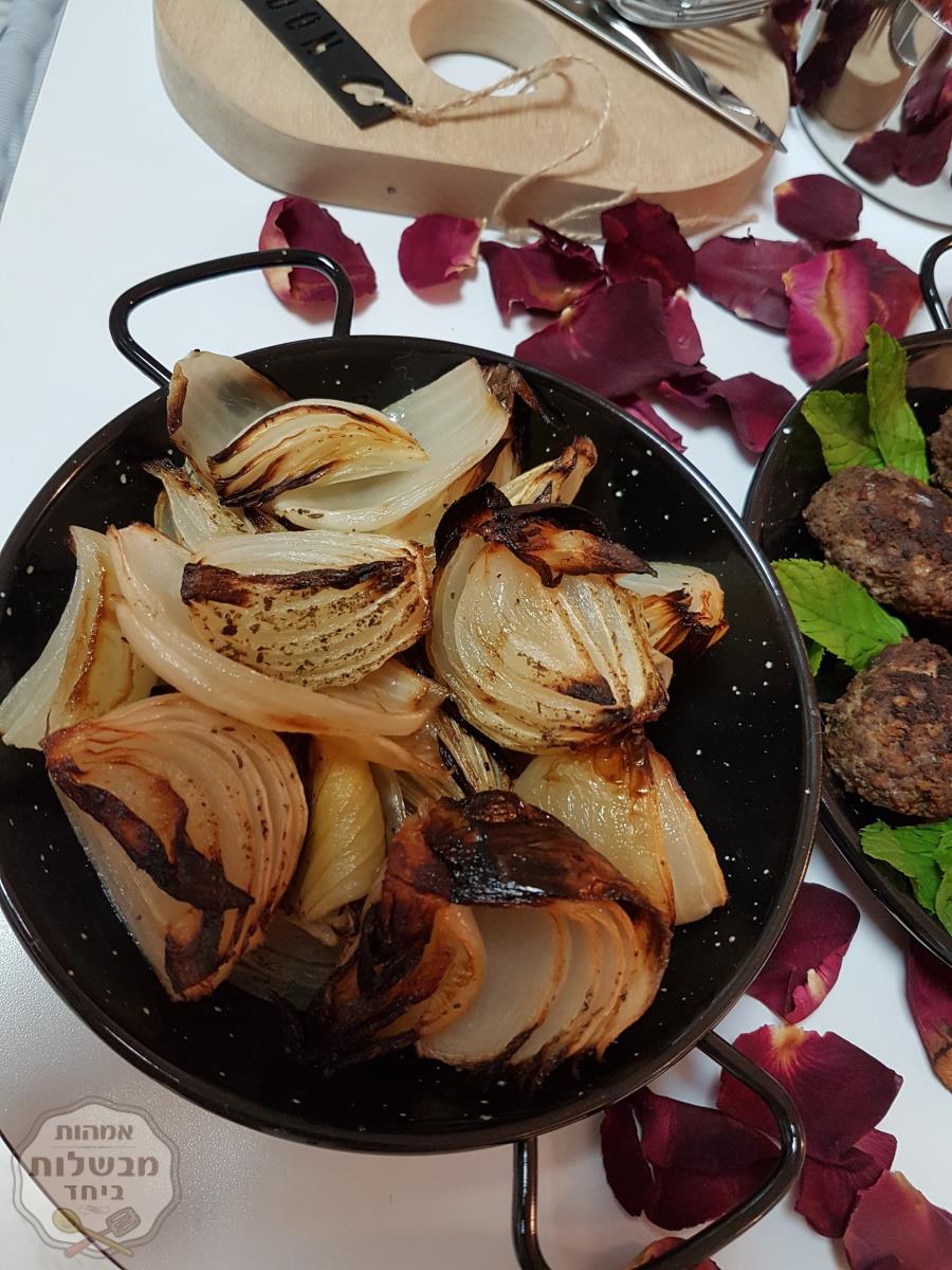 בצל מדורות