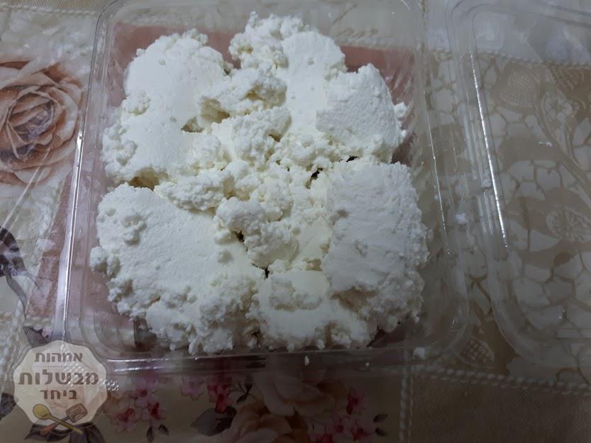 פירורי גבינת ריקוטה