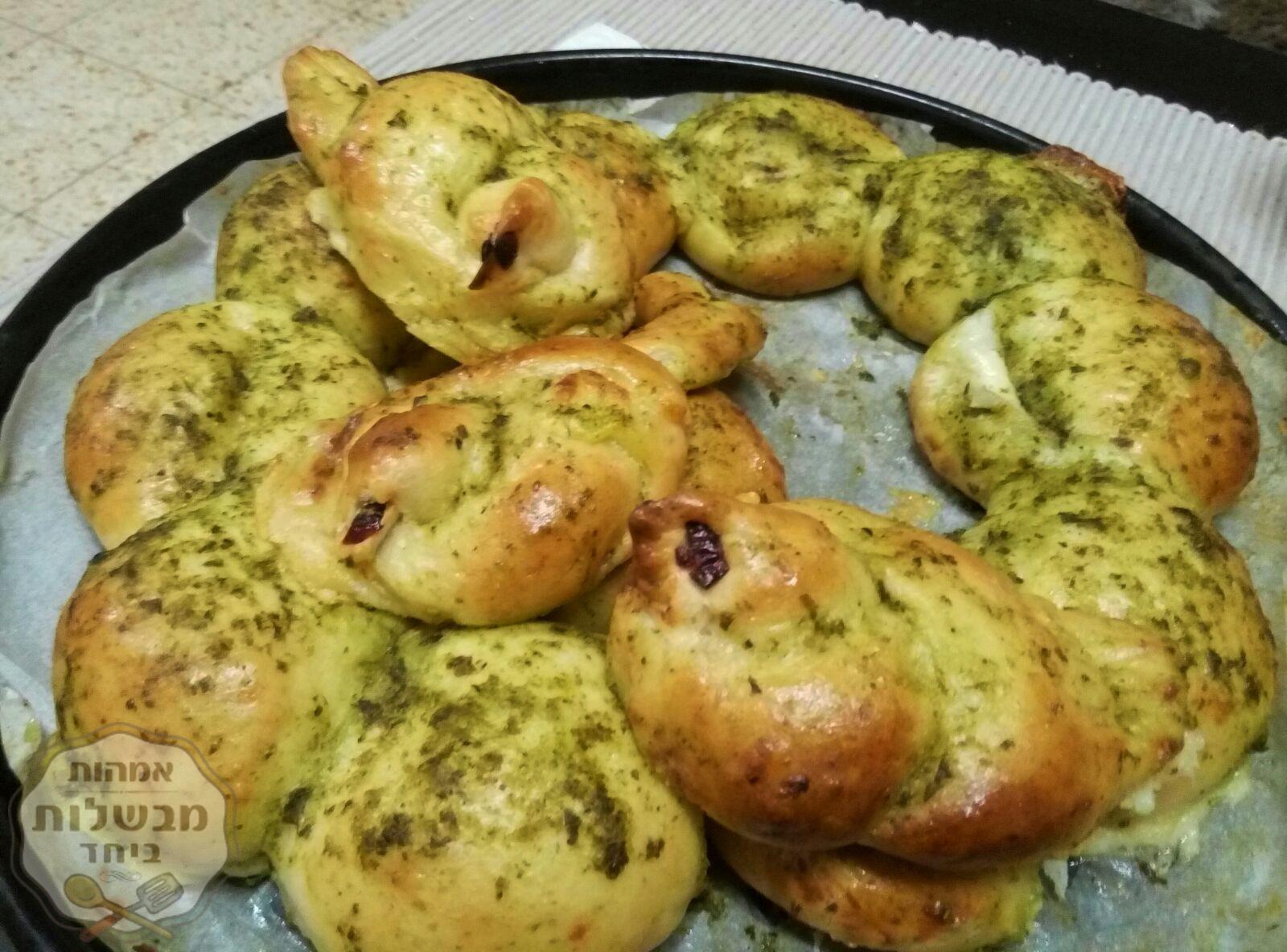 לחמניות ממולאות בגבינה עם עשבי תיבול דורות