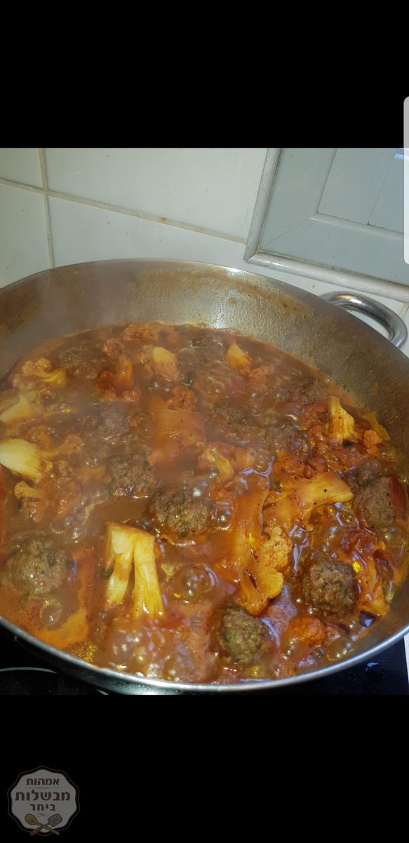 תבשיל קציצות בשר עם כרובית