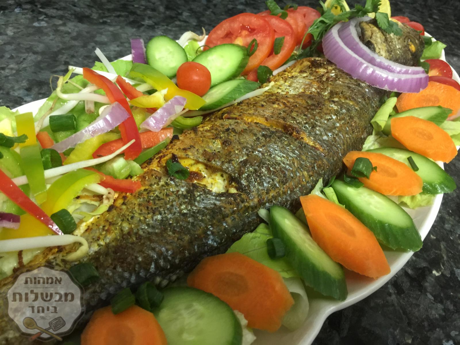 דגים  שלמים אפויים בתנור(  השתמשתי באמנון ובורי) 