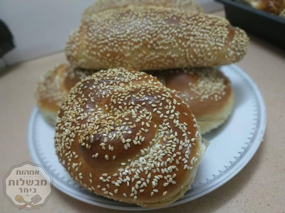 לחמניות בר ולחם