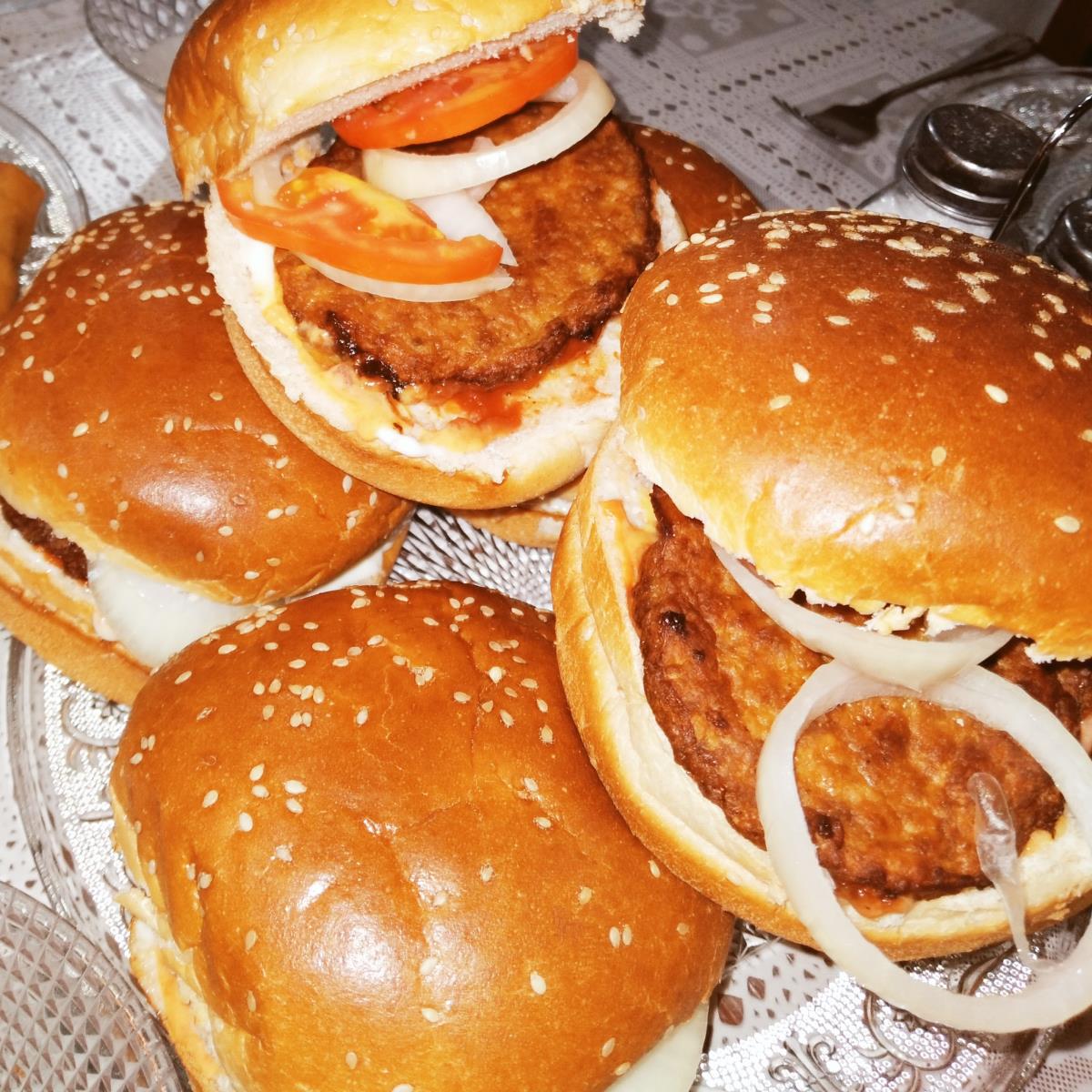 המבורגר בלחמניה🍔🍟