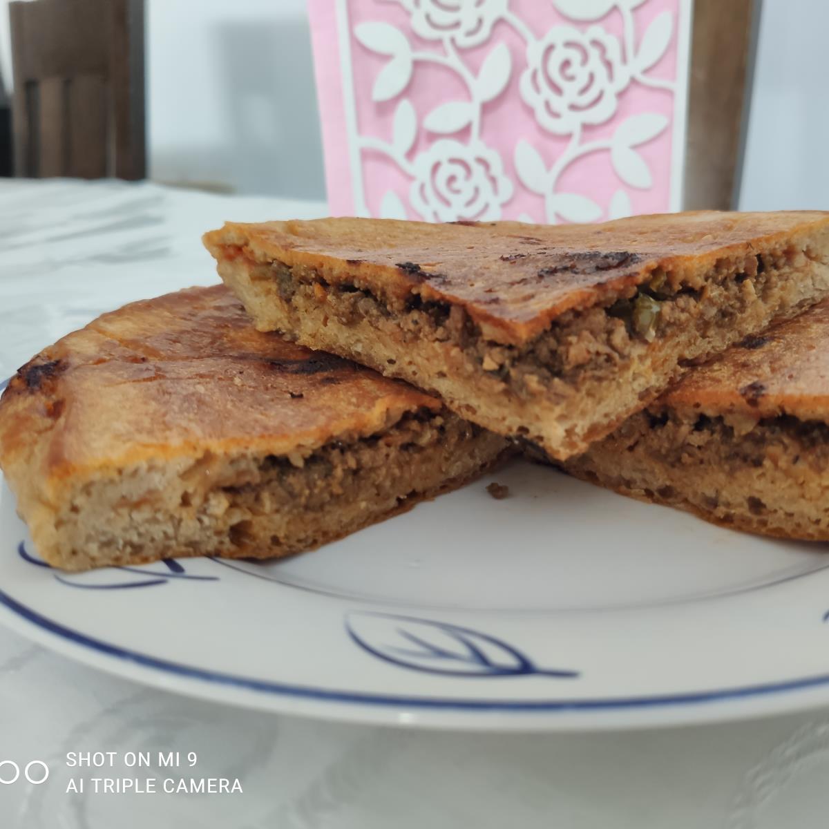 לחם ממולא טונה על המחבת לחמחבת 