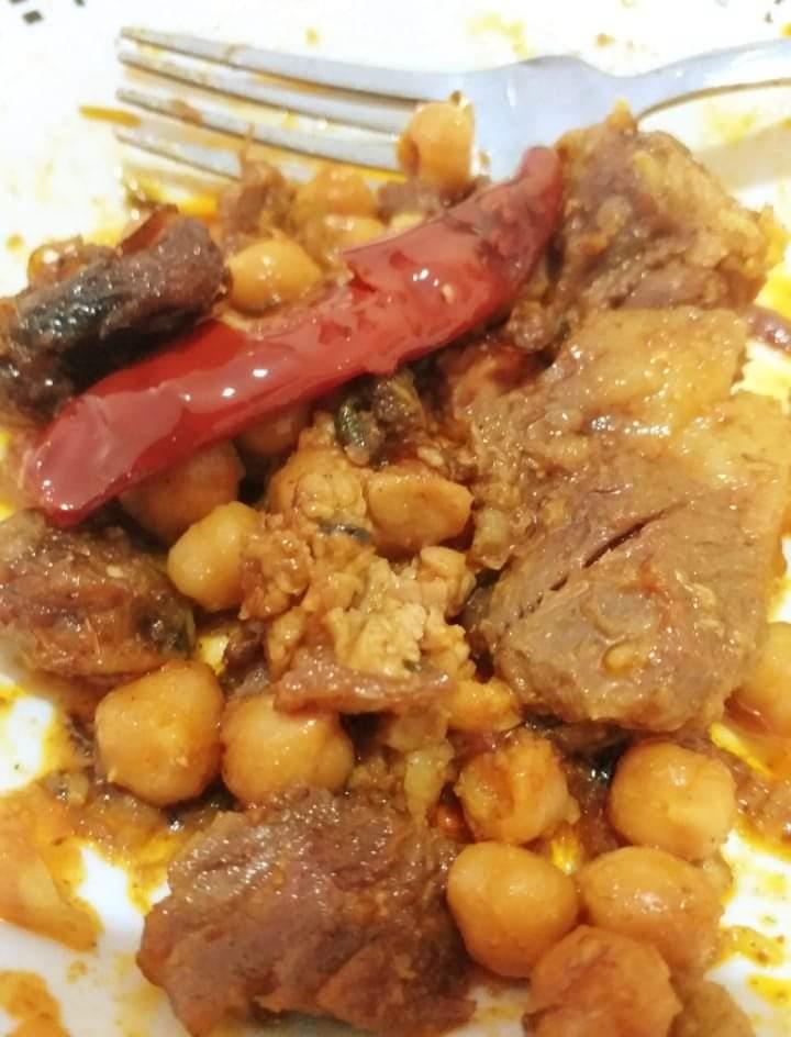  בשר ראש עם חומוס