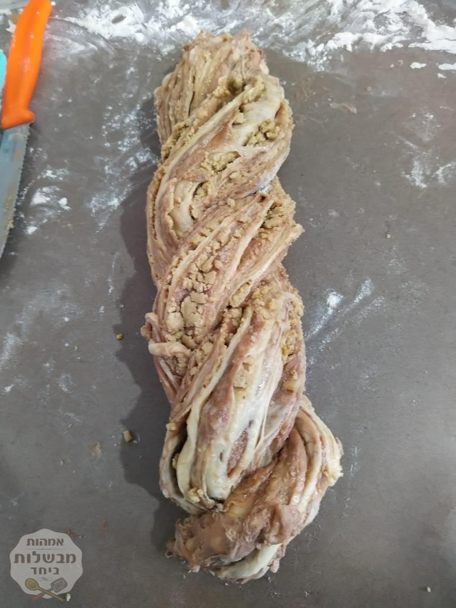עוגת שמרים נוגט חלווה