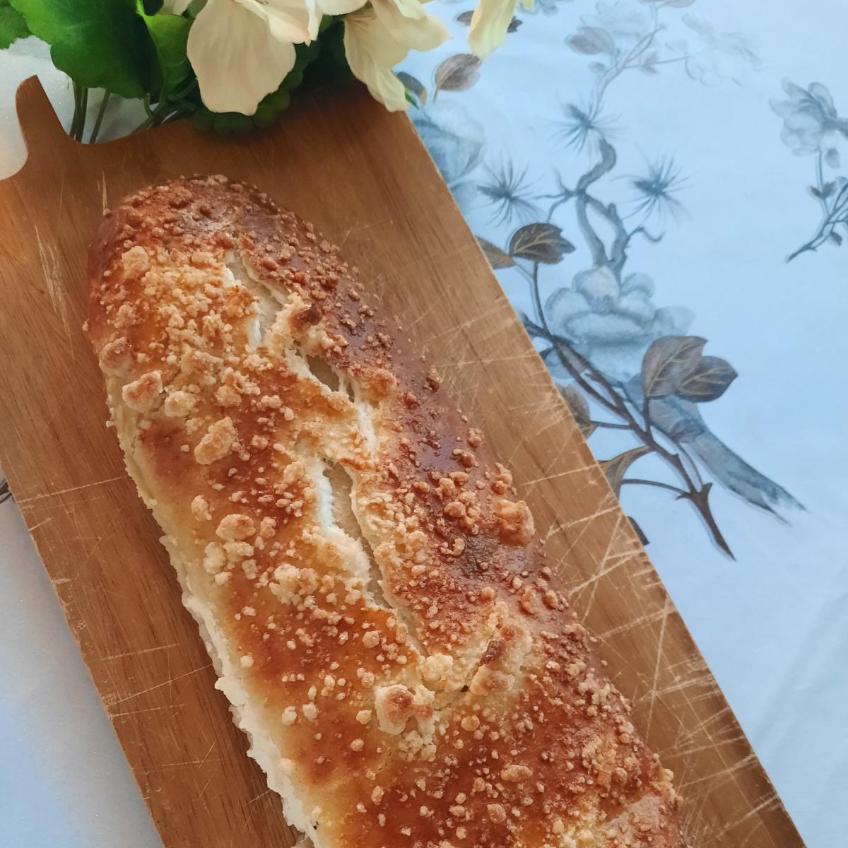 עוגת שמרים במילוי גבינה