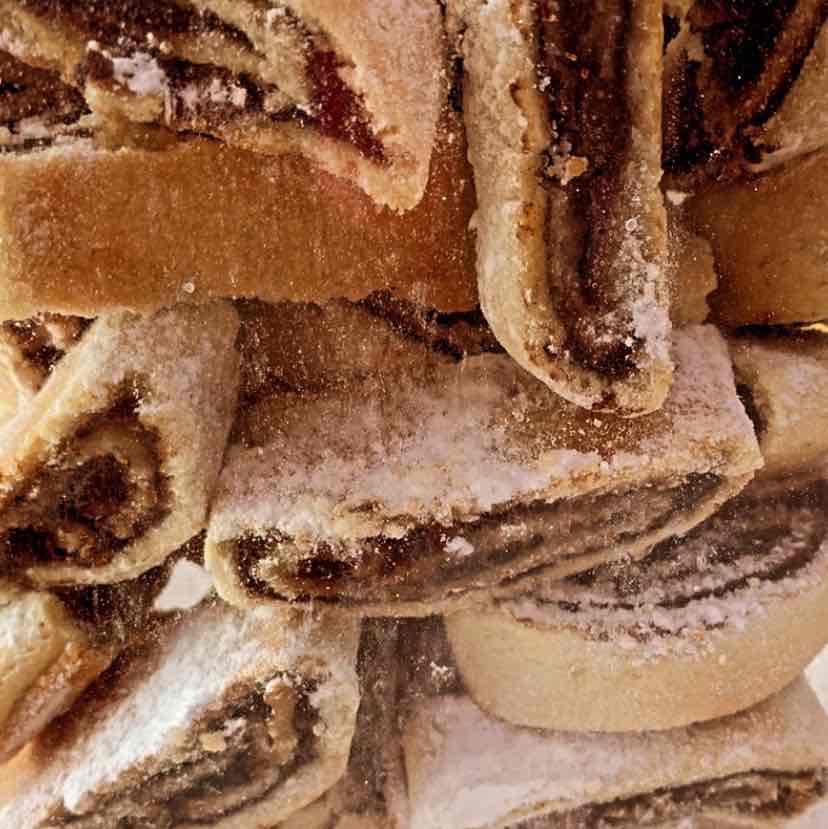 מגולגלות תמרים/ מה שאוהבים 