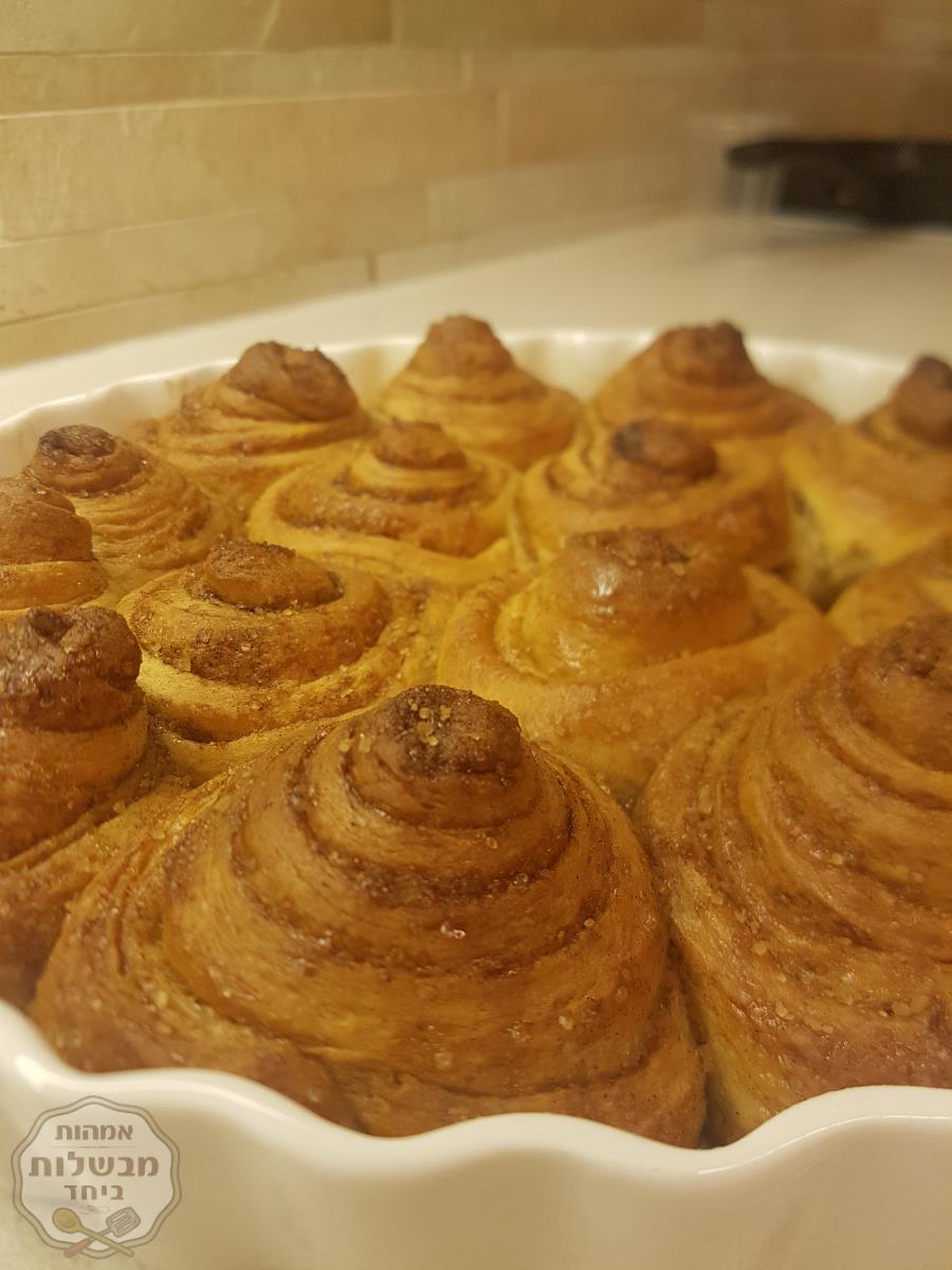 שבלולי שמרים במילוי סוכר חום וקינמון
