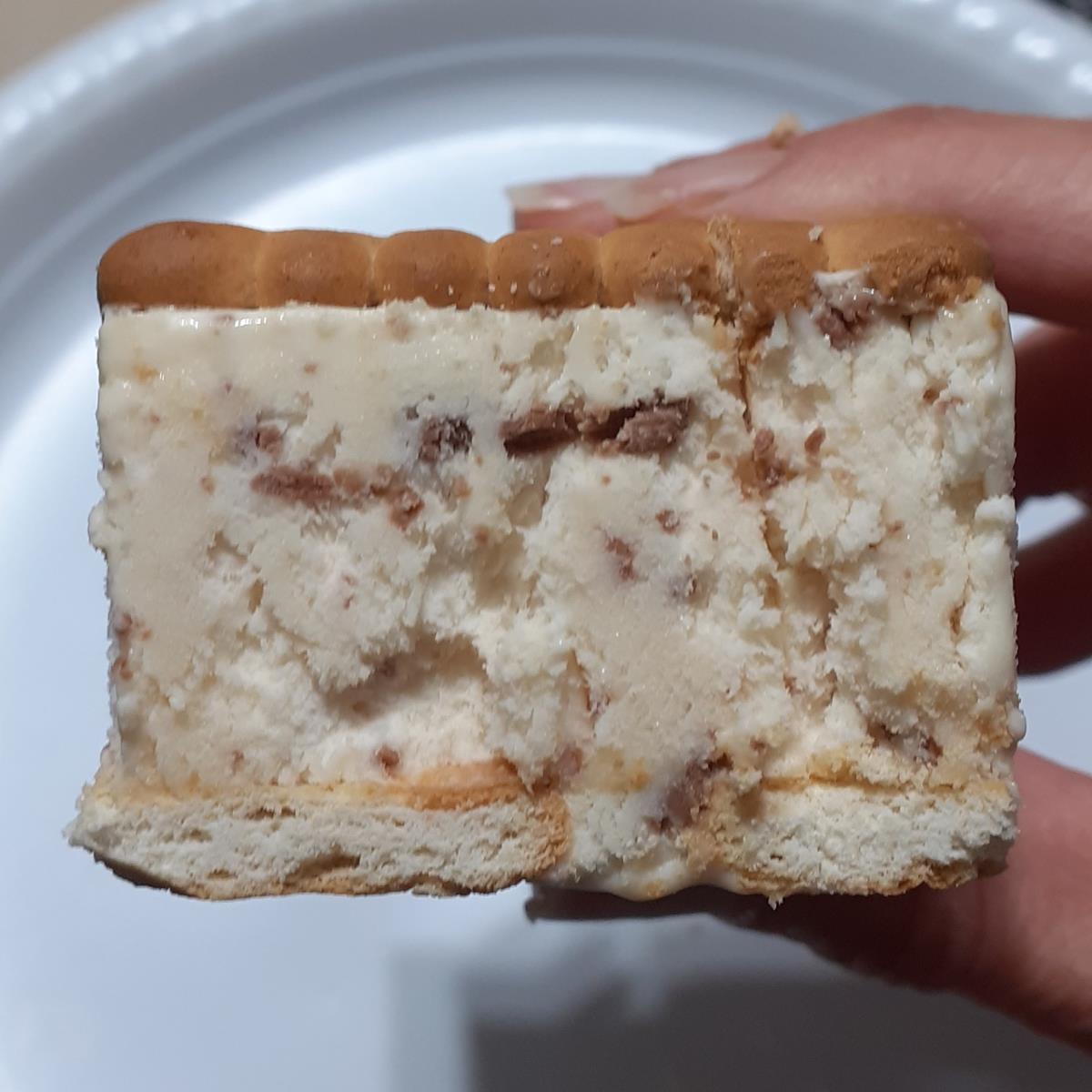 גלידת בסקוויטים 