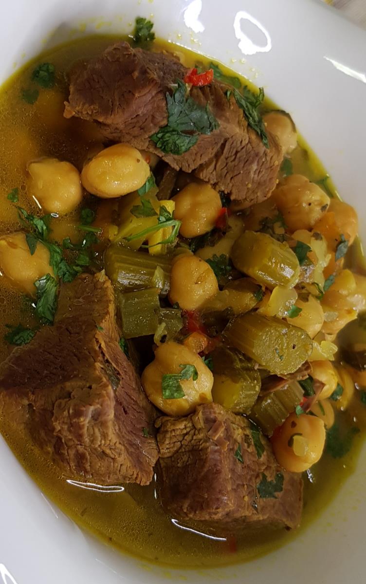 מרק חומוס ובשר פיקנטי 
