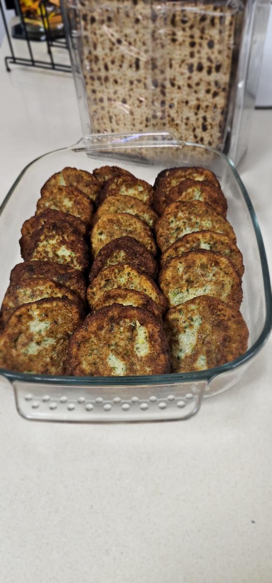 לביבות פירה עם בצל מטוגן ובצל ירוק כשר לפסח 