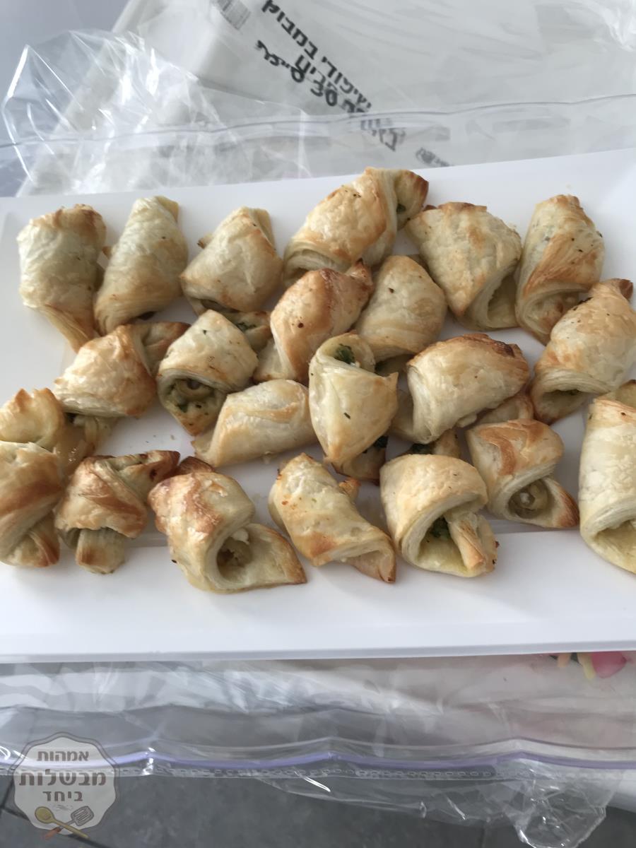 קרוסונים עם גבינה 