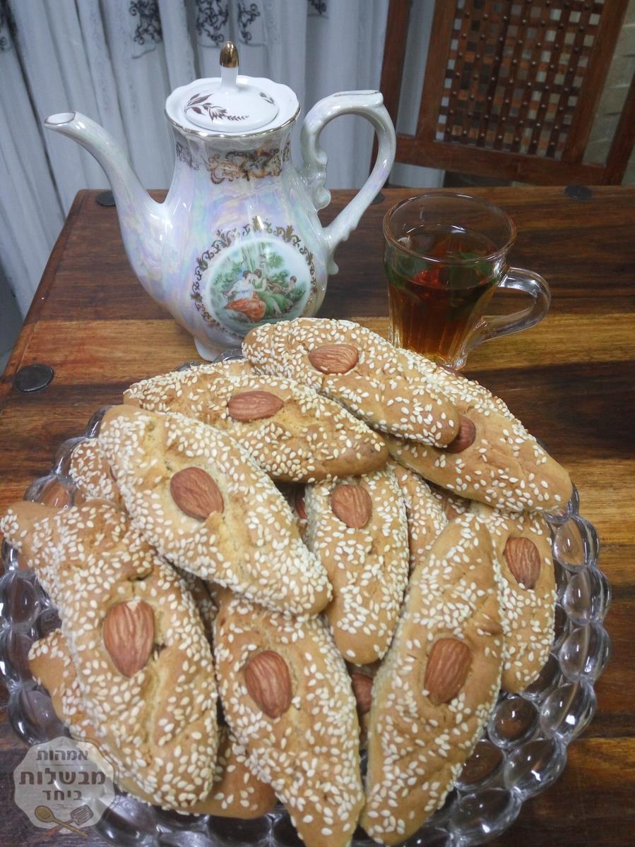 בולו עוגיות עם שקדים וצימוקים 