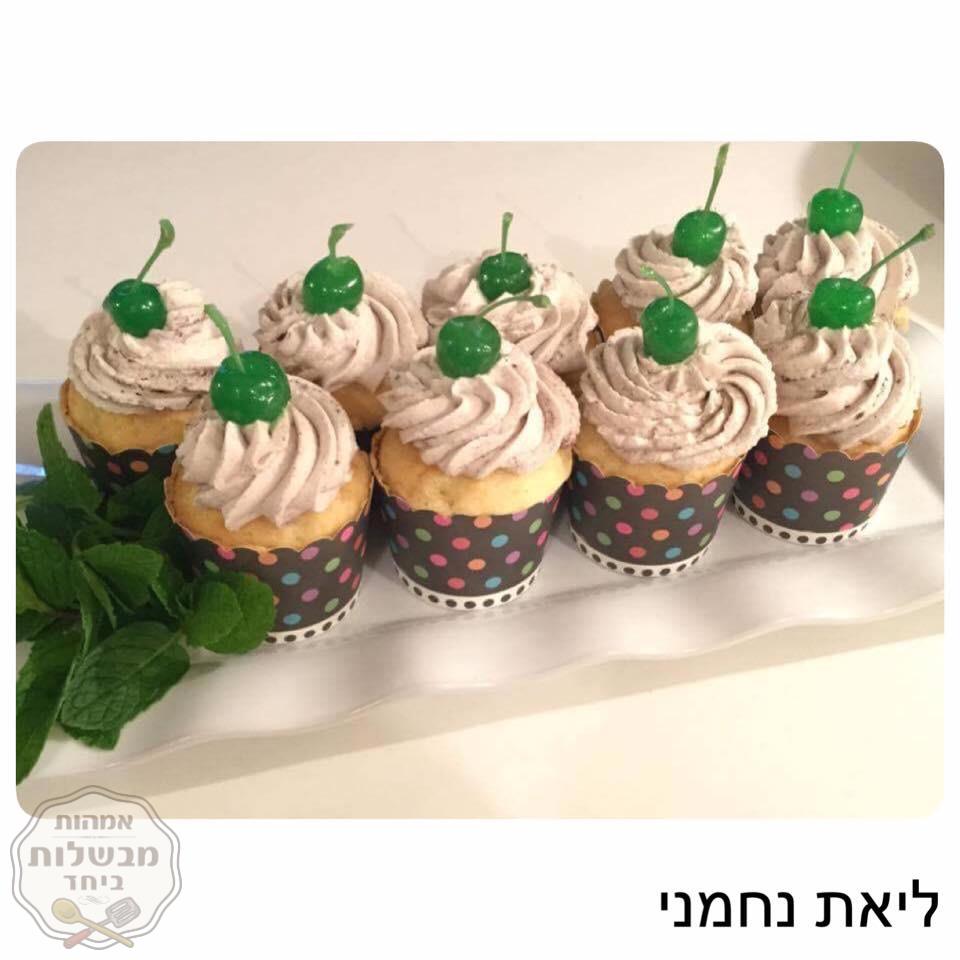 קאפקייקס וניל וקצפת אוריאו
