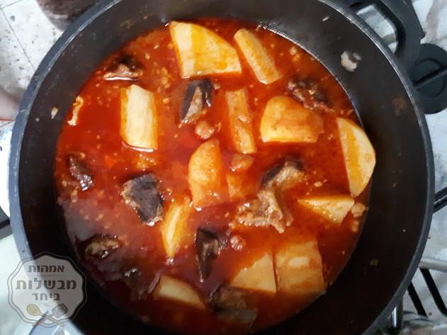 תבשיל בשר ראש עם חומוס ותפ"א פיקנטי