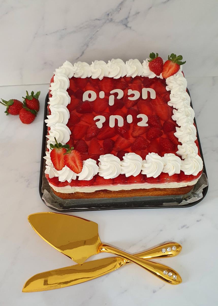 עוגת תותים טורט קצפת נוסטלגית