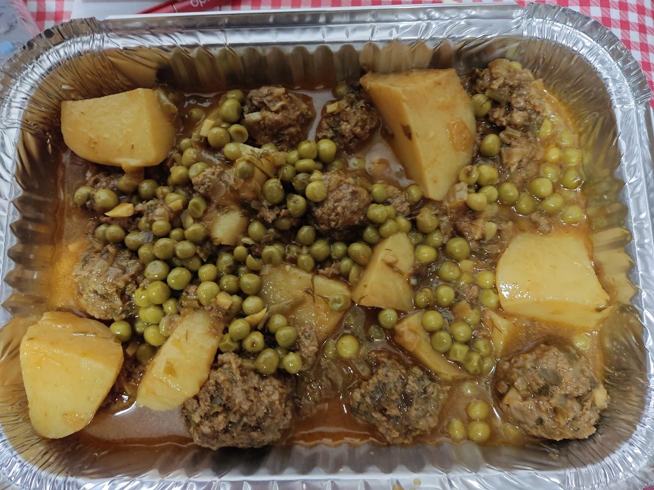 אפונה עם כדורי בשר ותפו"א