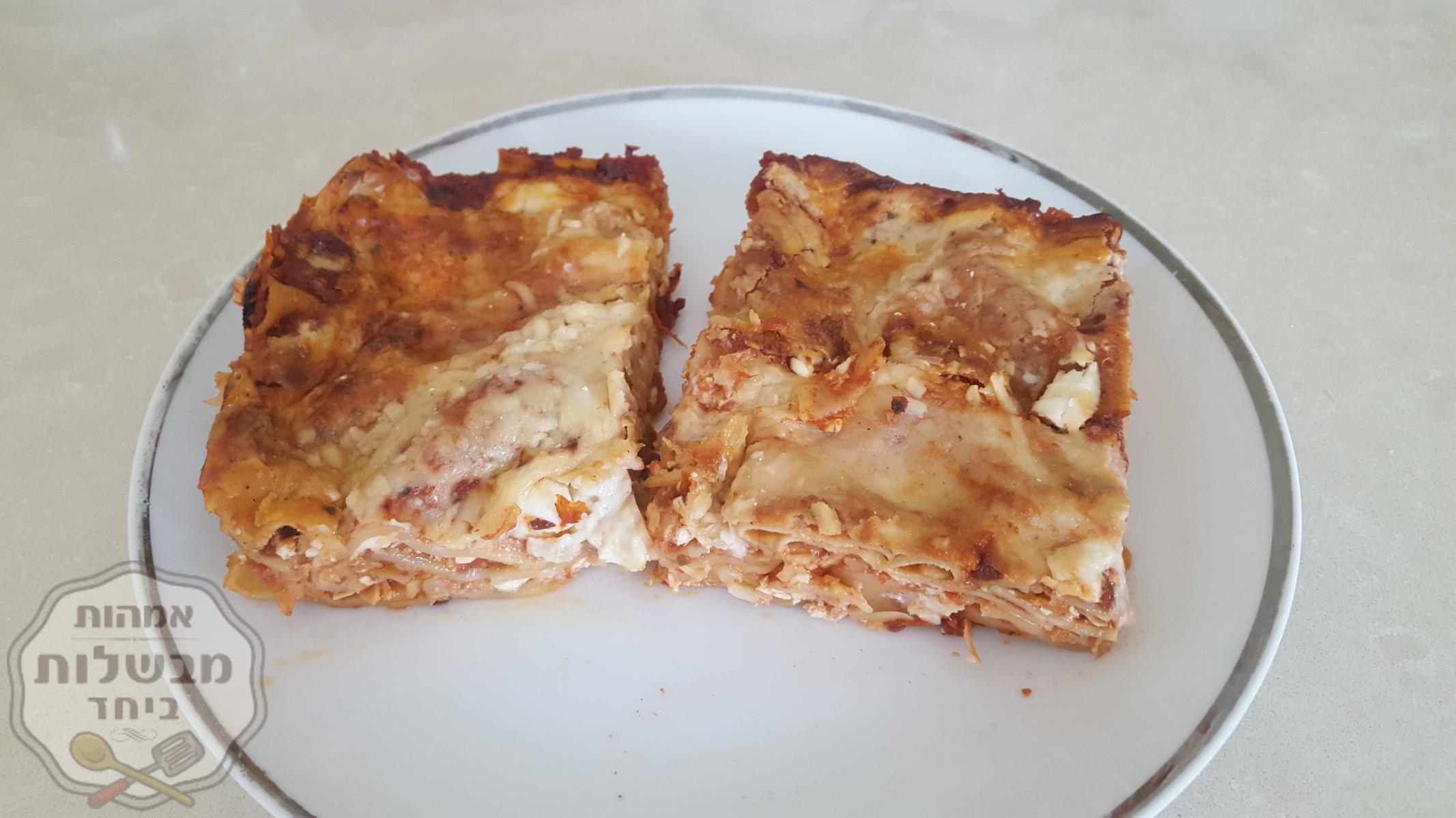 לזניה גבינות ברוטב בשמאל