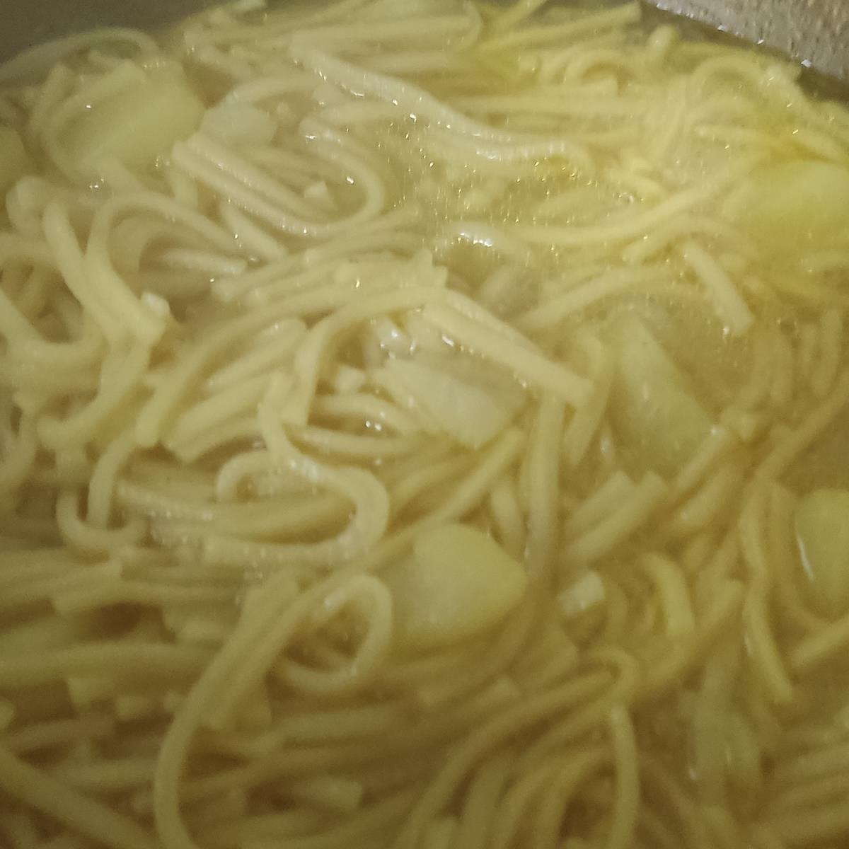 מרק אטריות