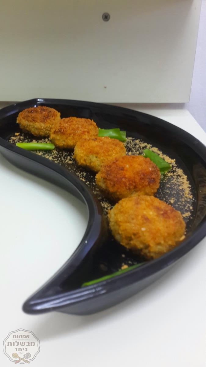 קציצות עוף מצופות בפירורי לחם