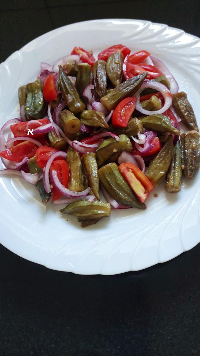 סלט במיה 