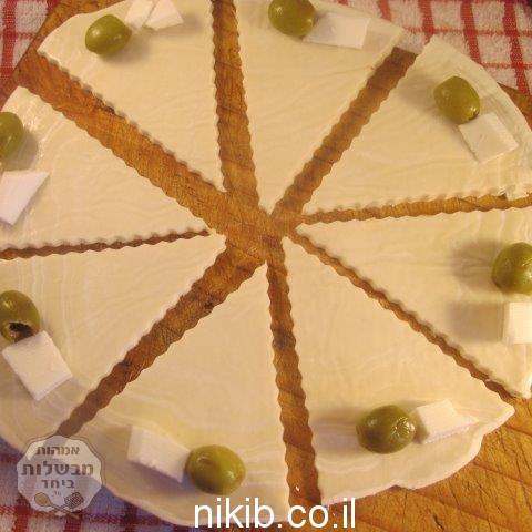 חטיפי מלאווח במילוי גבינה וזיתים של ניקי ב. המקסימה