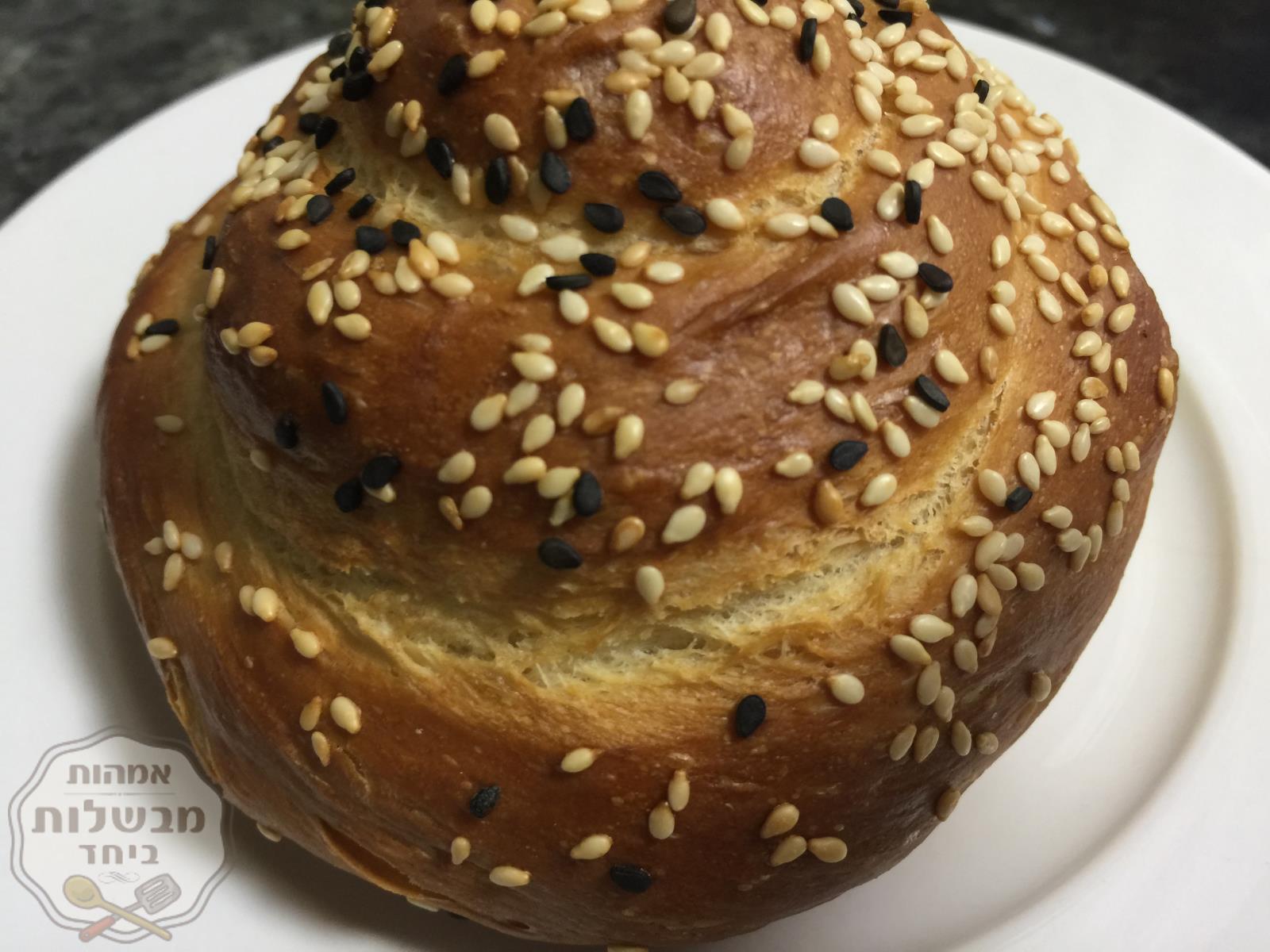 לחמניות/חלות ללא ביצים  בציפוי בלילת קורנפלור