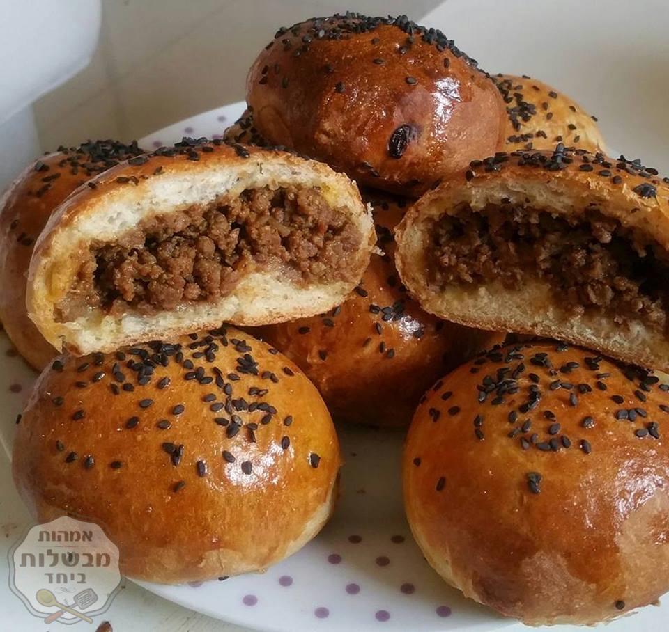 לחם ממולא בשר פטריות וצנוברים