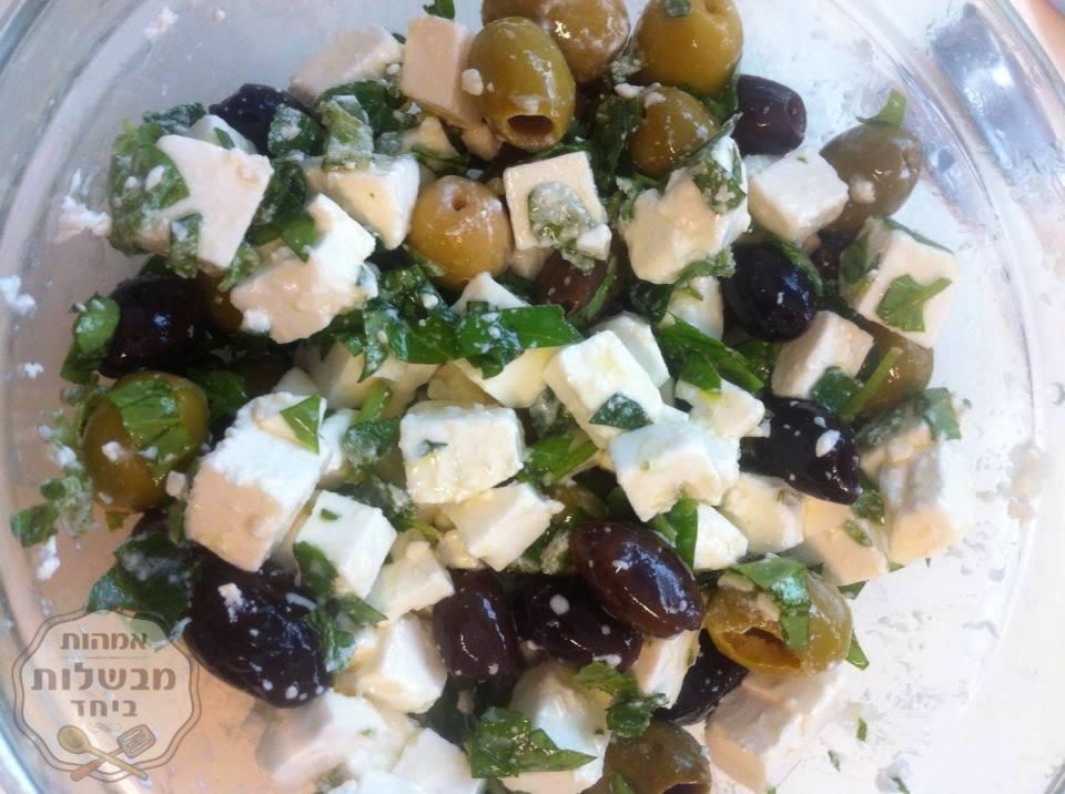 מתאבן-סלט פטה בזיתים ועשבי תיבול איטלקיים