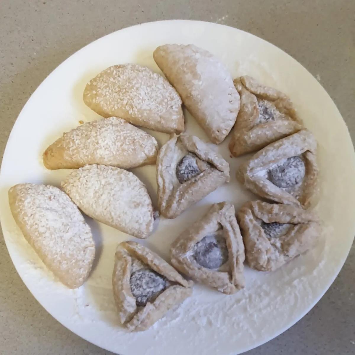 אוזני המן בניחוח קינמון במלית שוקולד
עוגיות בניחוח קינמון במלית פיצוחים