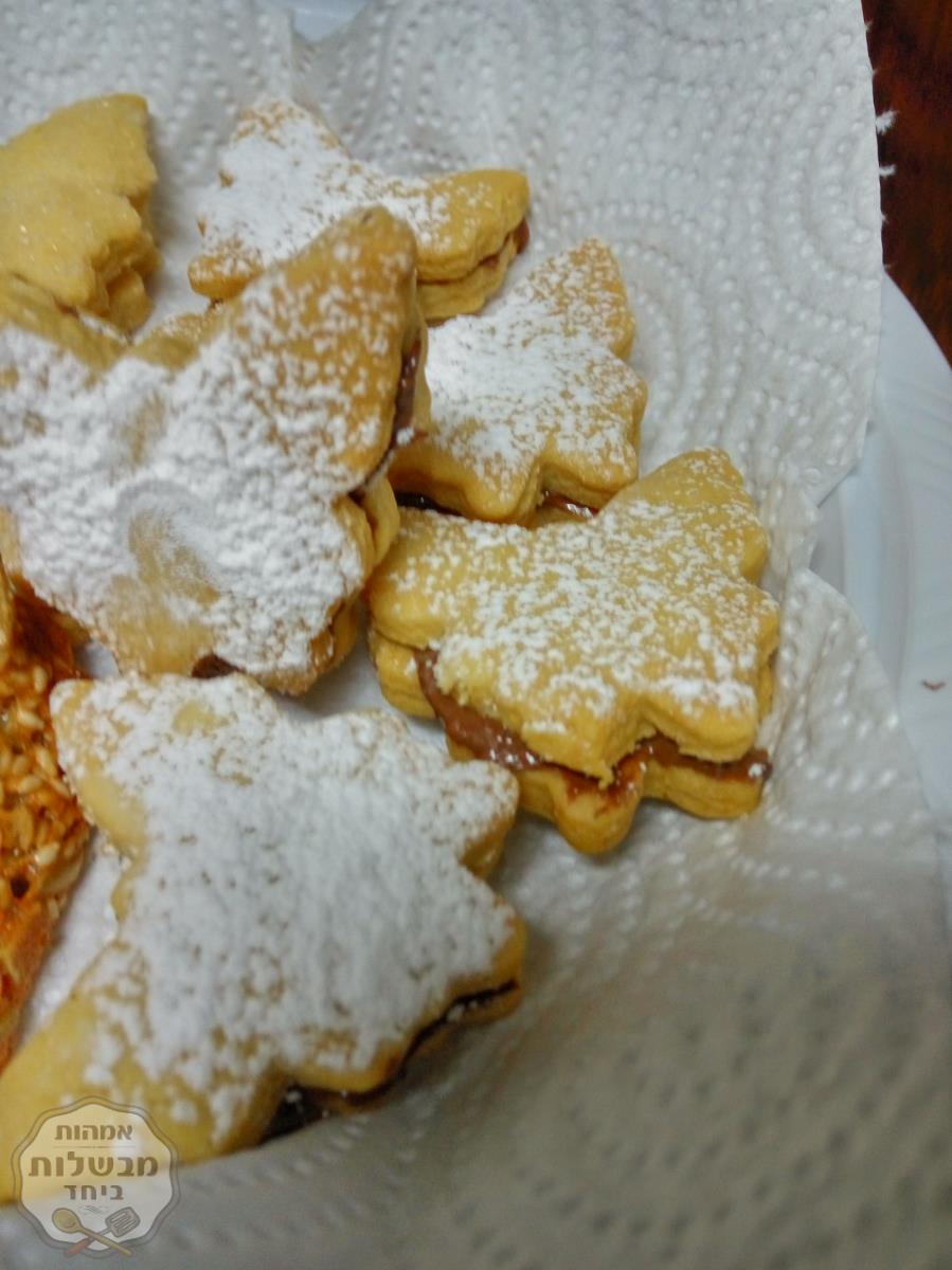 עוגיות פריכות עם מילוי קרם שוקולד נוטלה 