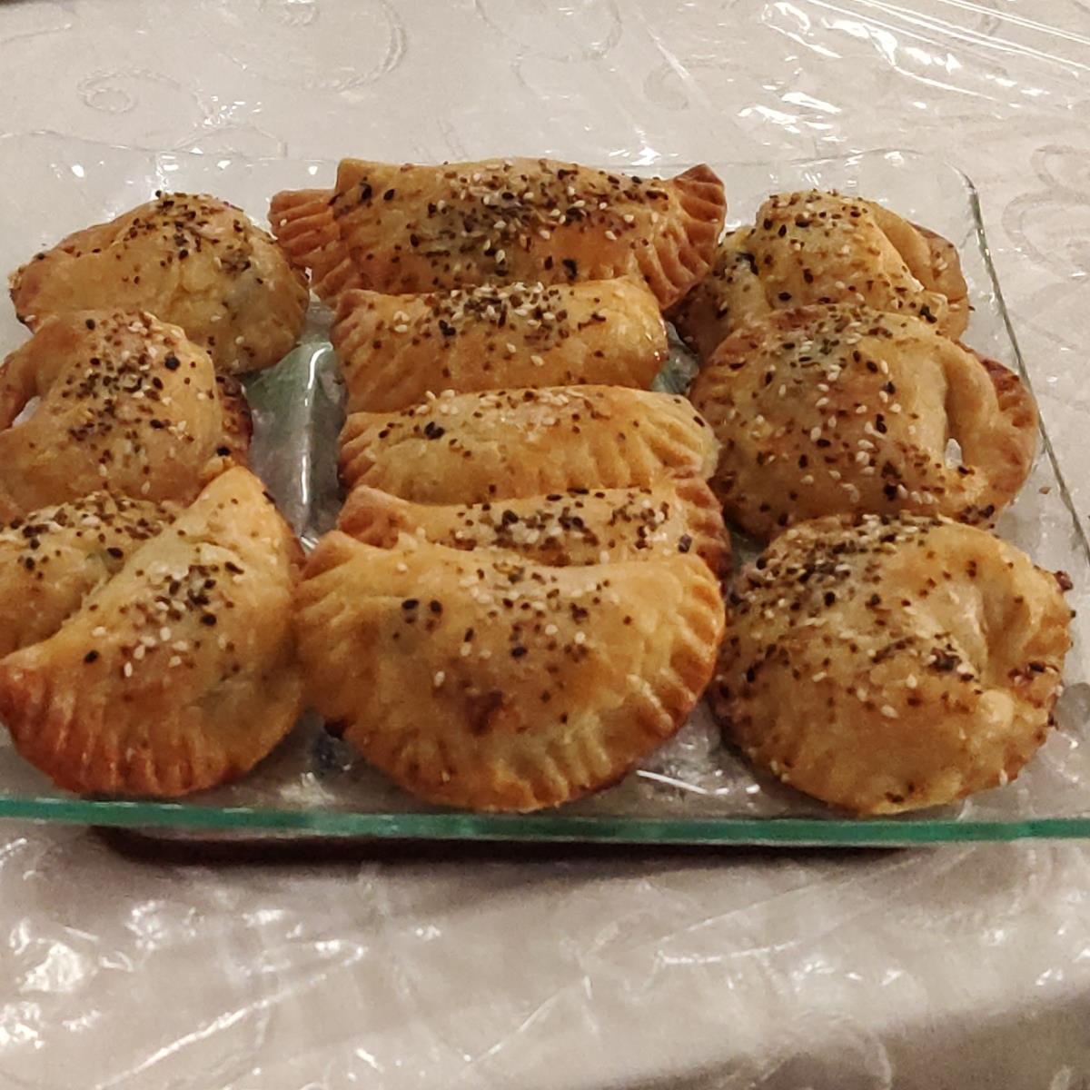 בורקס פריך במילוי תרד וגבינה 