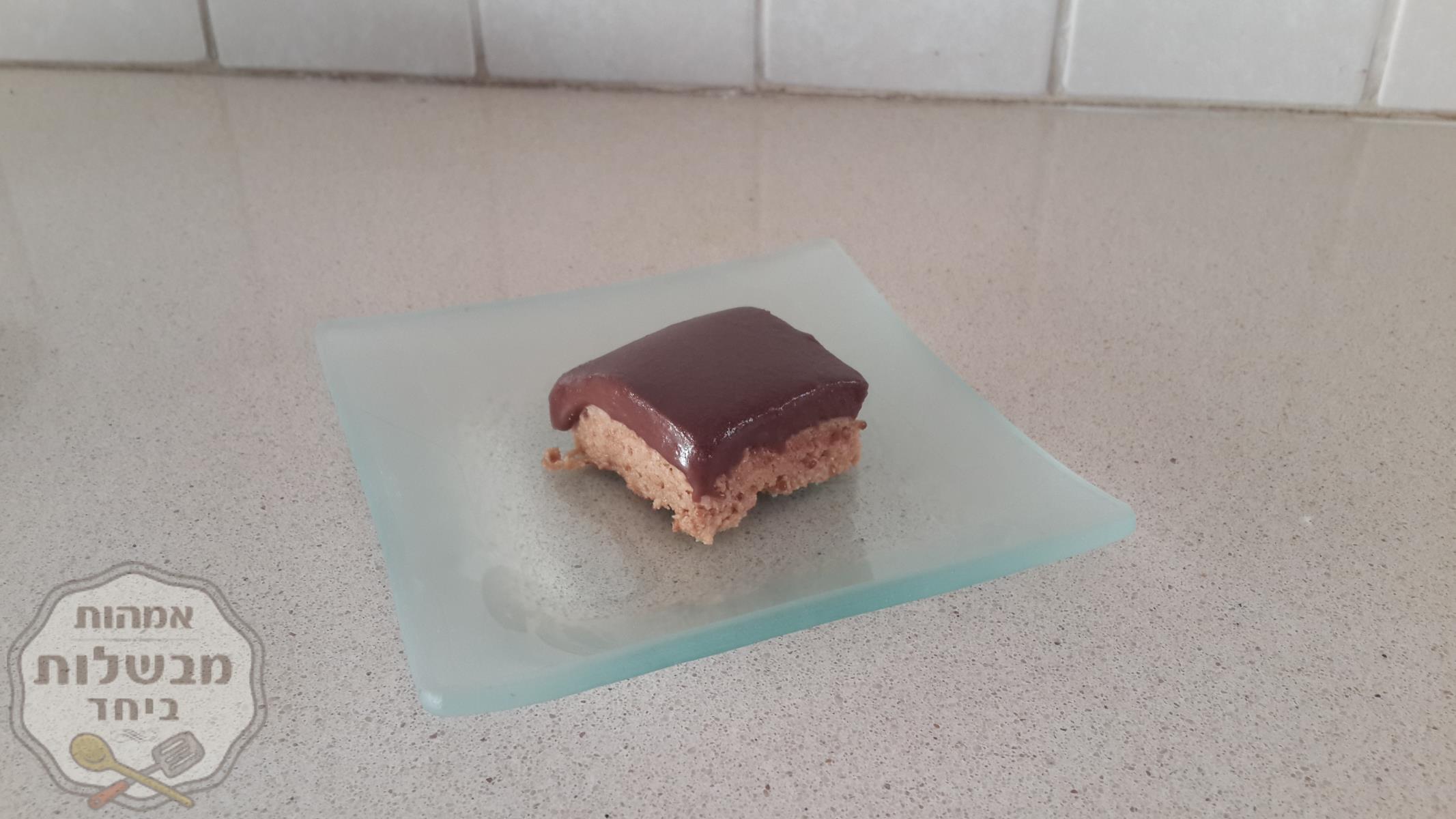 עוגת ביסקויטים חמאת בוטנים ושוקולד